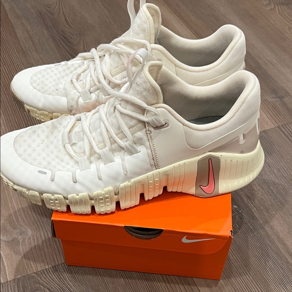 Nike Metcon White and Pink Athletic Shoes